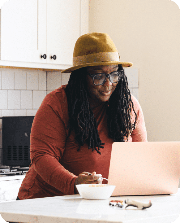 woman checking auto refi rates on her laptop